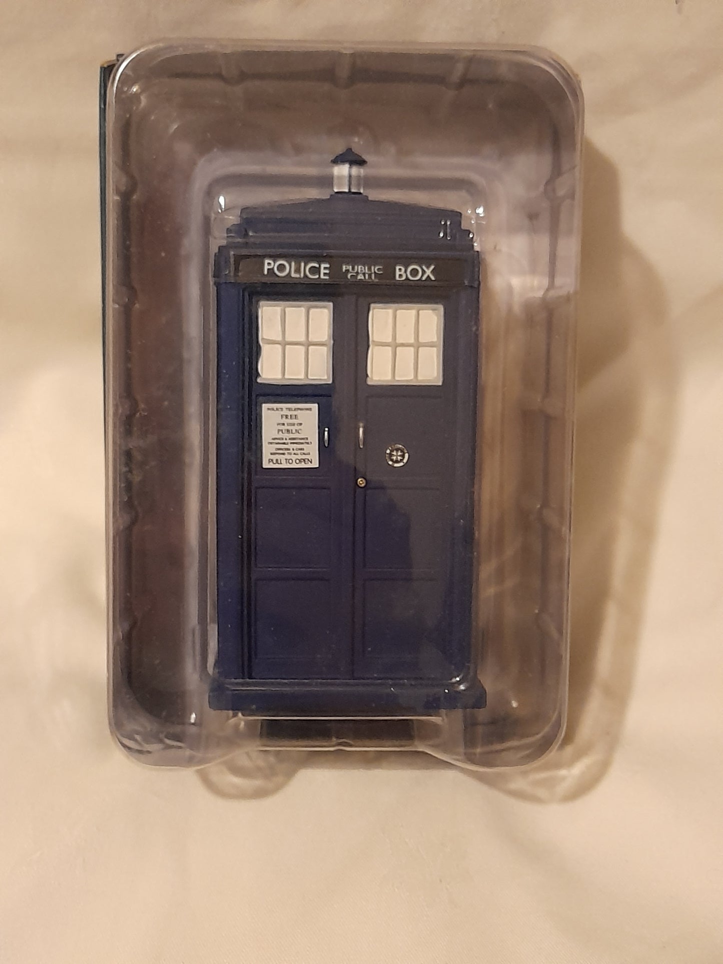 THE TARDIS Eaglemoss 11th Doctor Who Figurine -  Special Issue 1 with Magazine